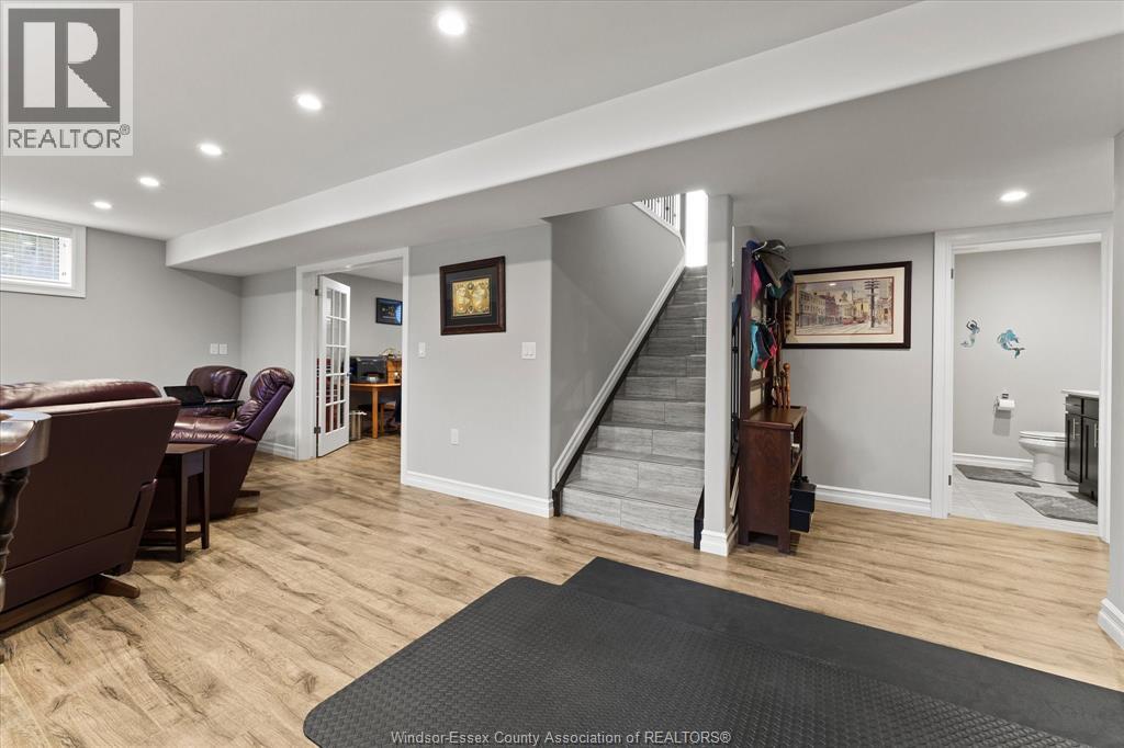 120 GOLFVIEW DRIVE - 27
