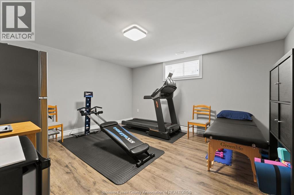 120 GOLFVIEW DRIVE - 32