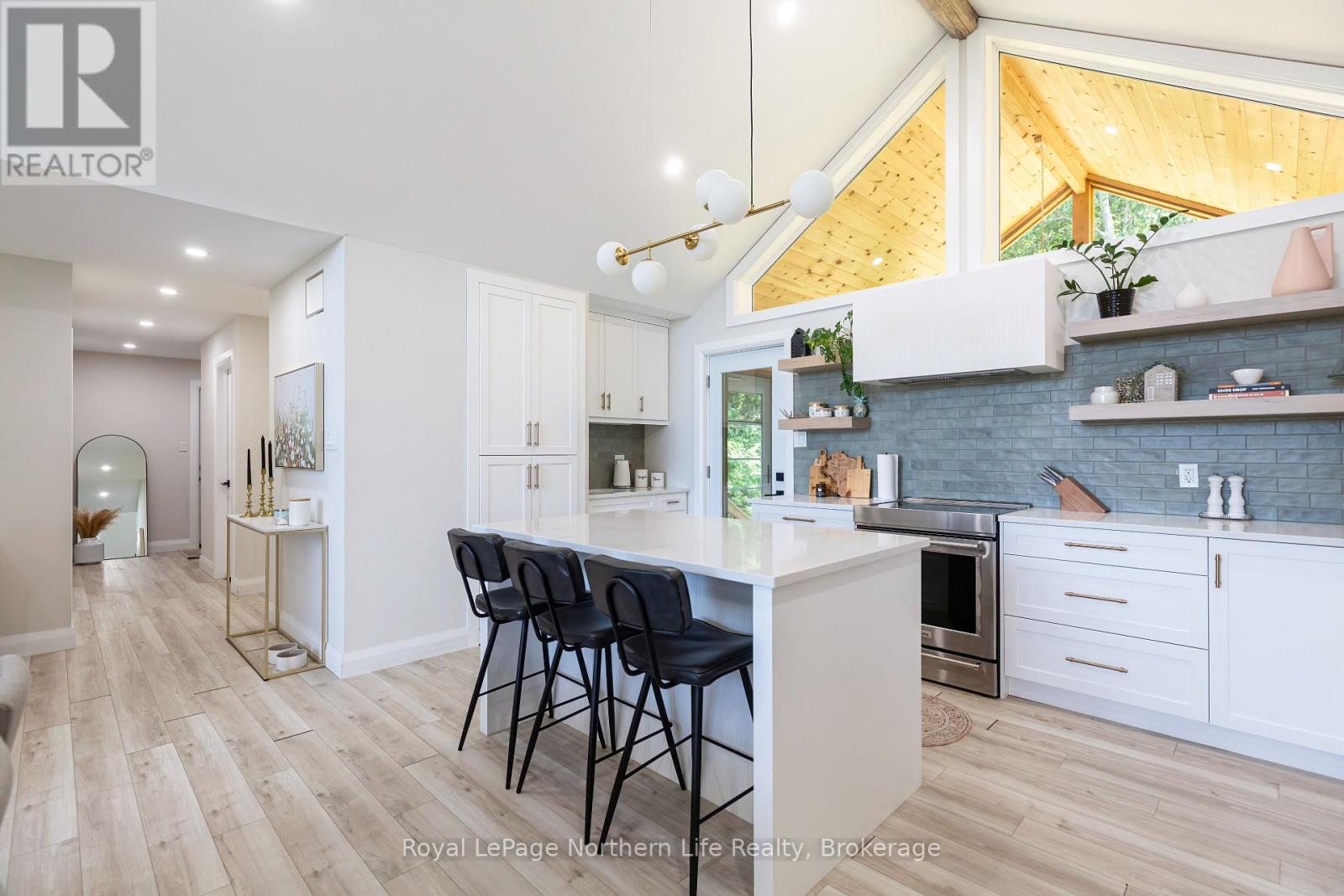 90 YOUNG DRIVE - Image 11