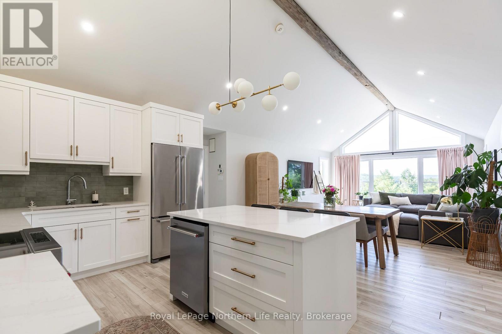 90 YOUNG DRIVE - Image 18