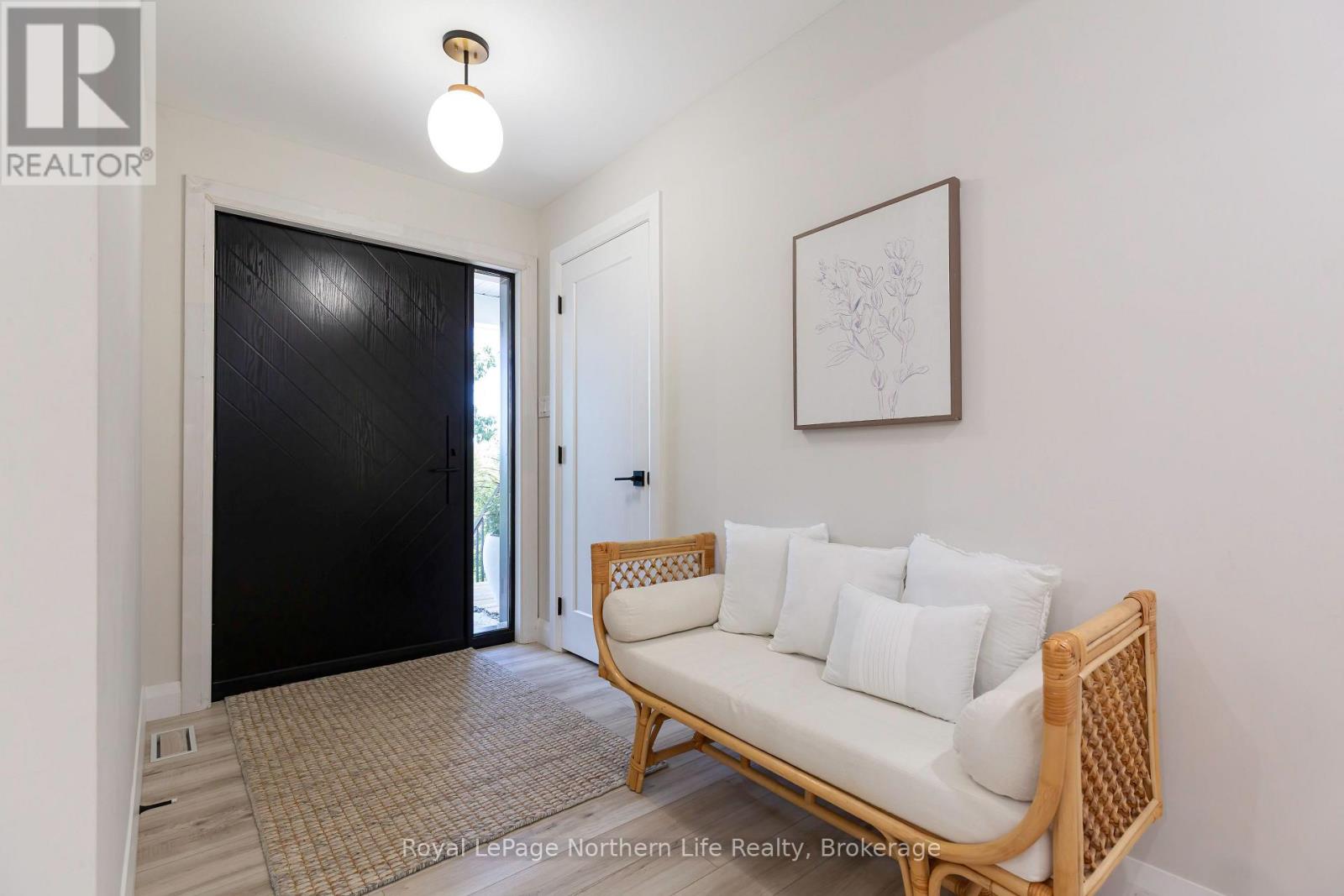 90 YOUNG DRIVE - Image 3