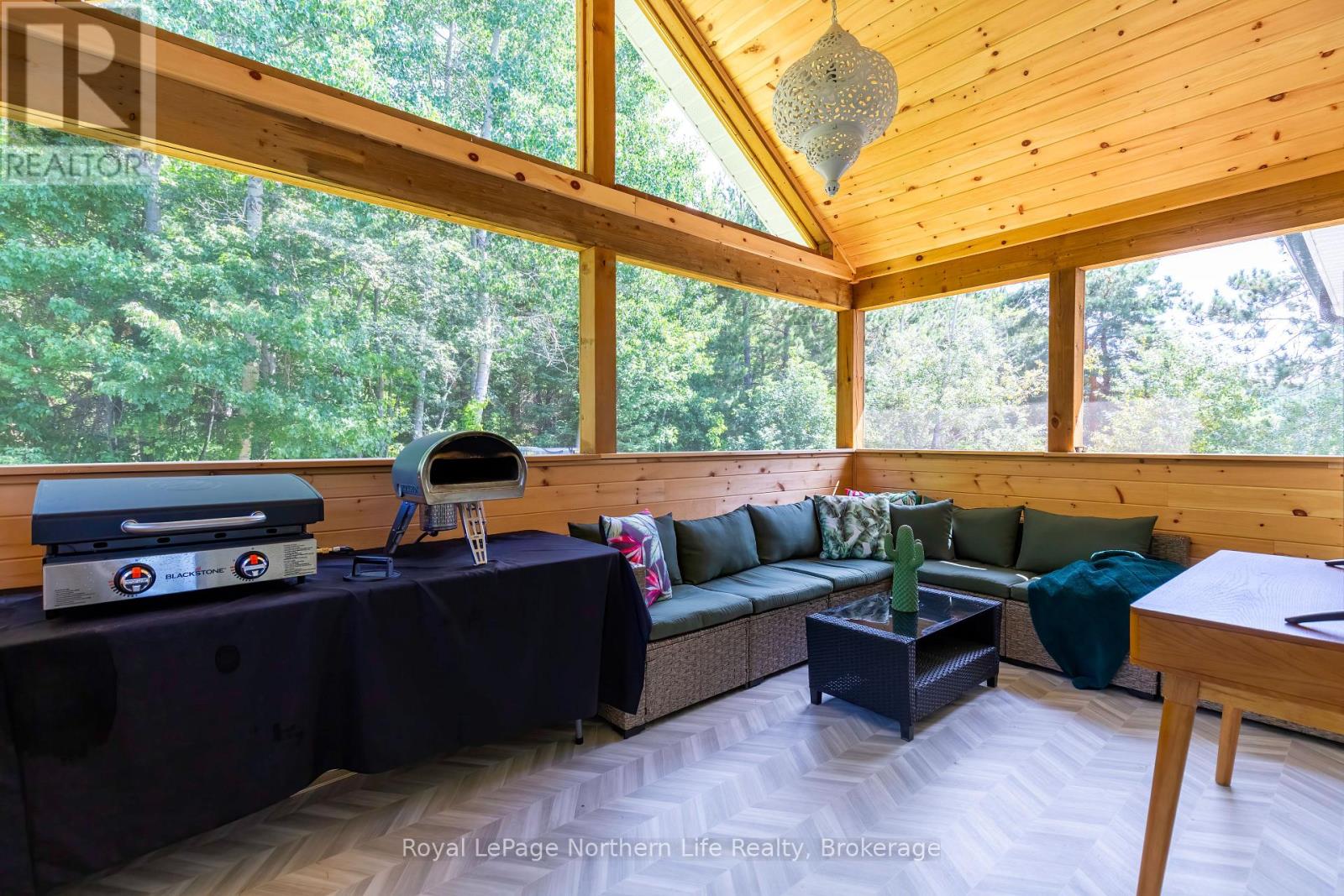 90 YOUNG DRIVE - Image 35