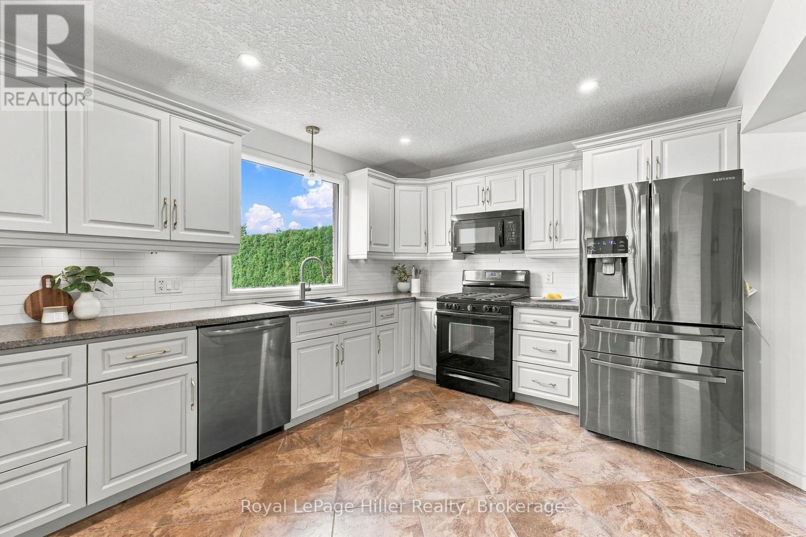 133 BRAEMAR CRESCENT - 13