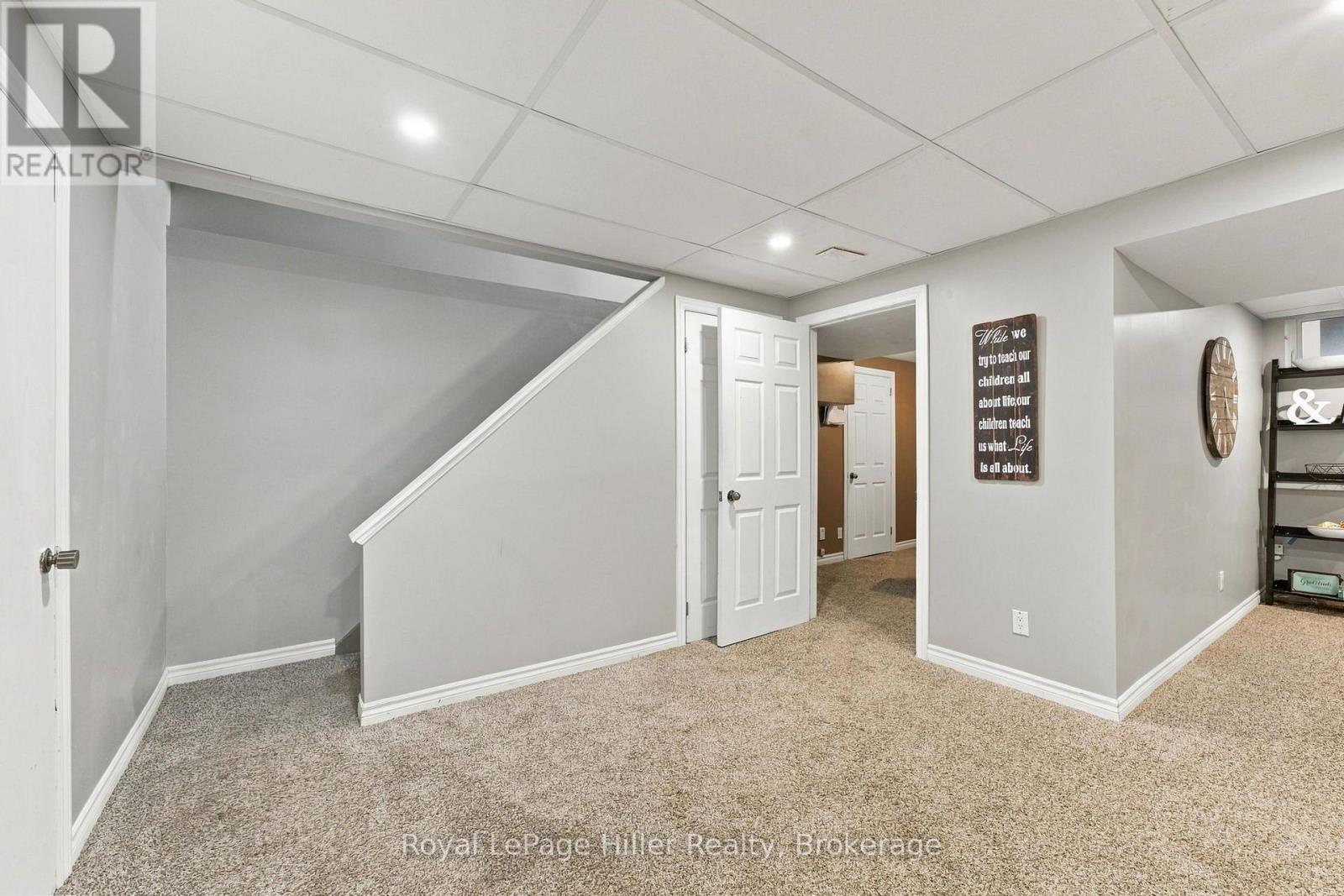 133 BRAEMAR CRESCENT - 31