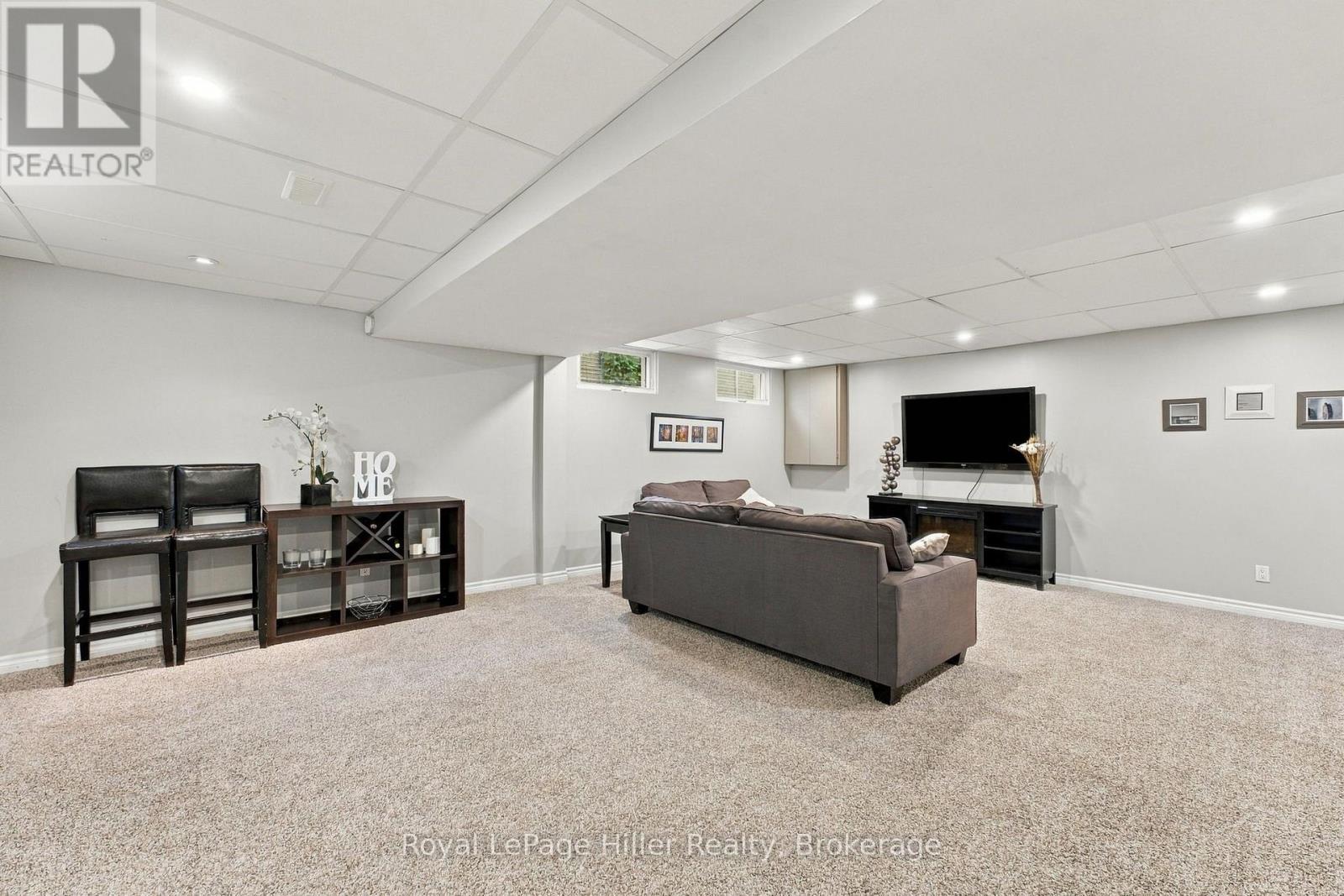 133 BRAEMAR CRESCENT - 34