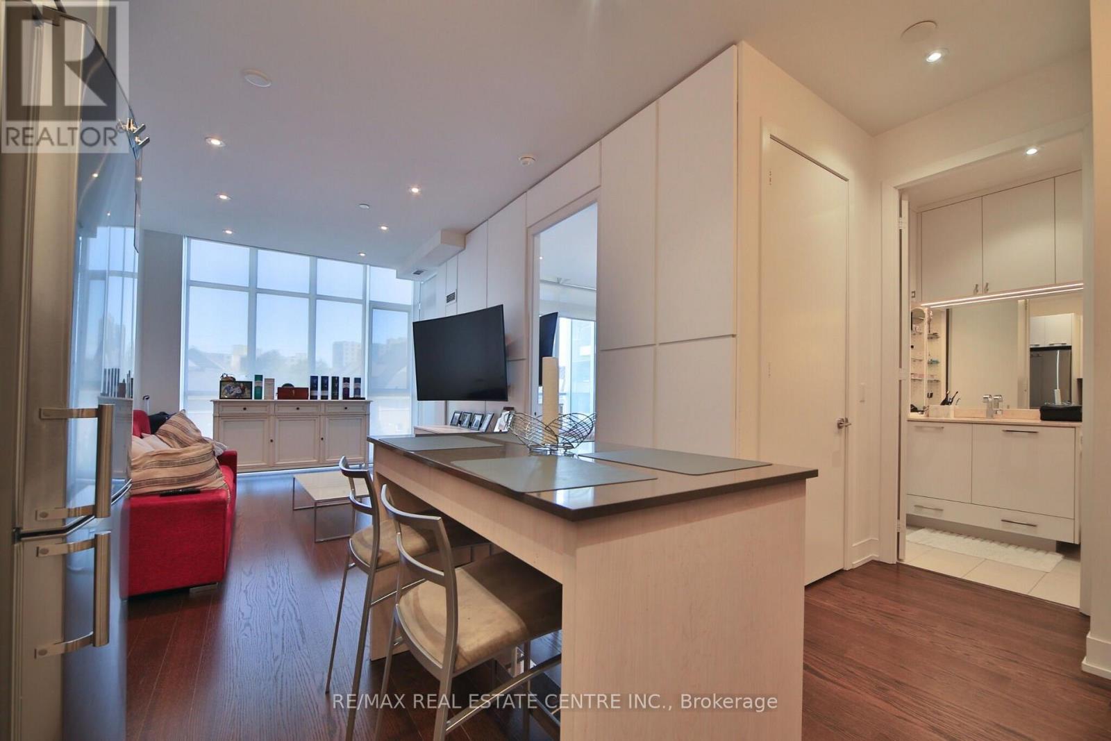#315 9471 YONGE STREET - 9