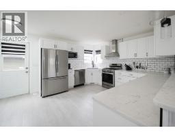 Foyer - 604 Athabasca Avenue, Fort Mcmurray, AB T9J1H8 Photo 11