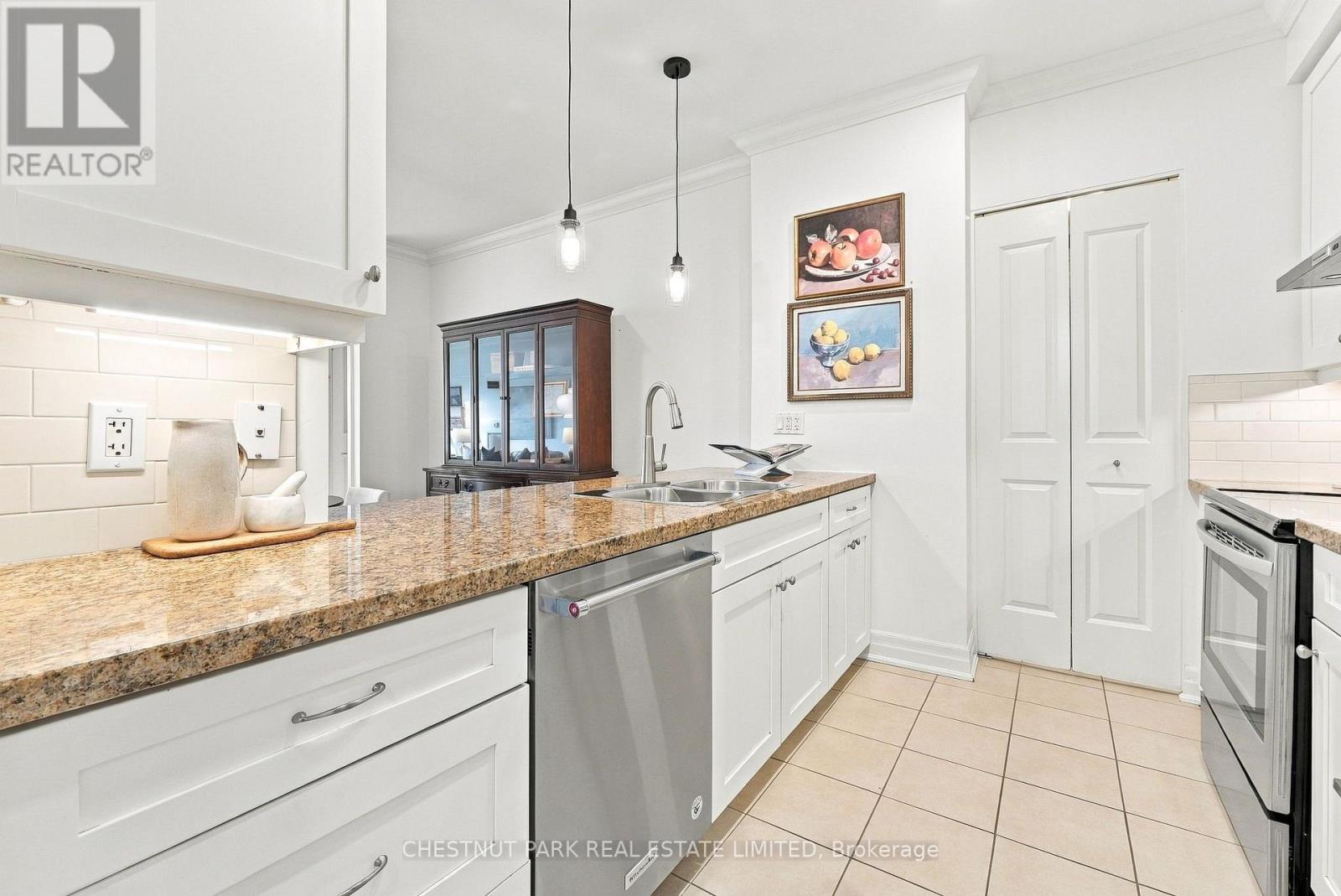 #305 2855 BLOOR STREET W - 4