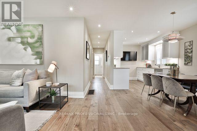 17 Loney Avenue, Toronto, ON photo 5