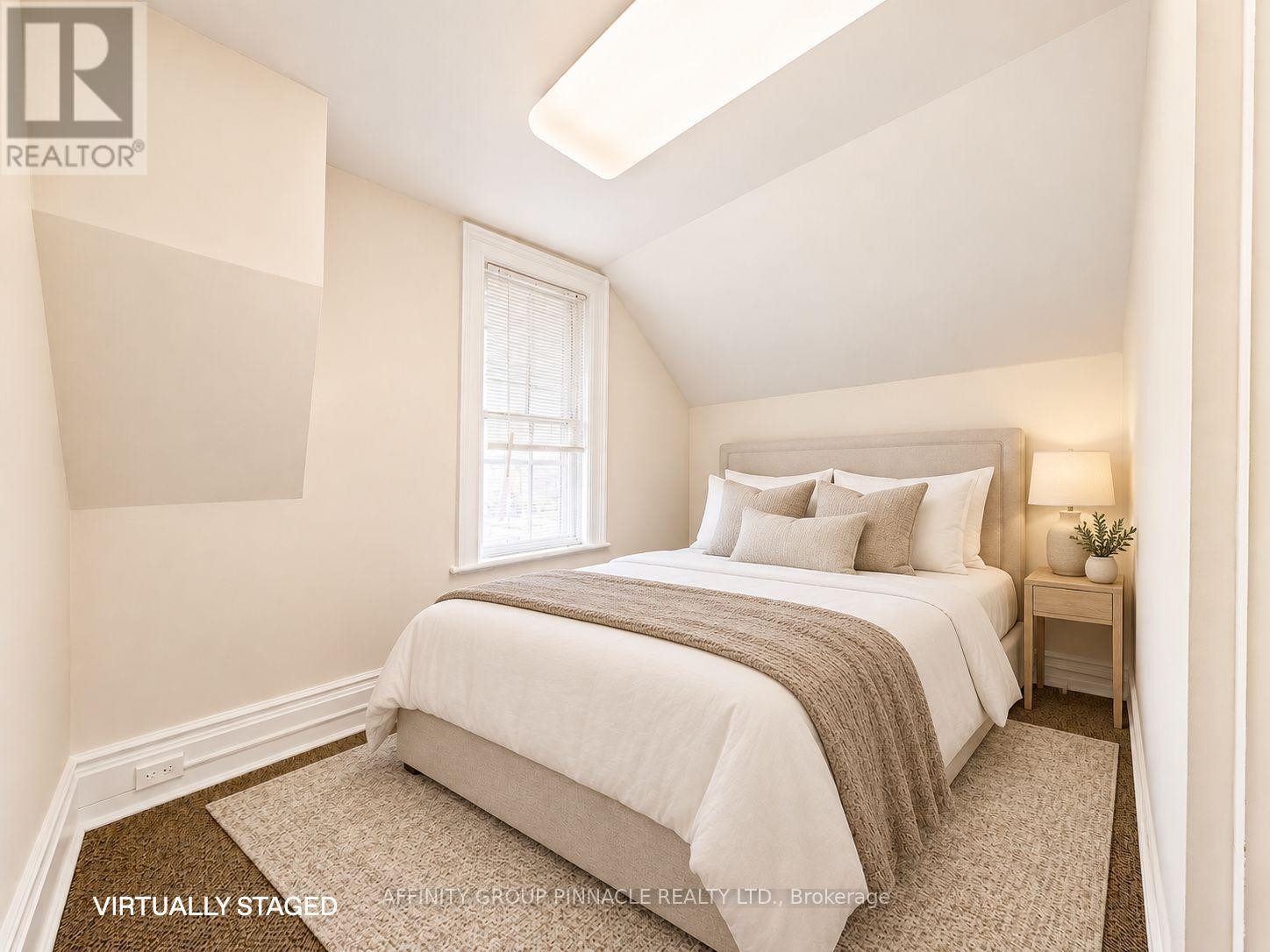 221 Kent Street West — photo 32
