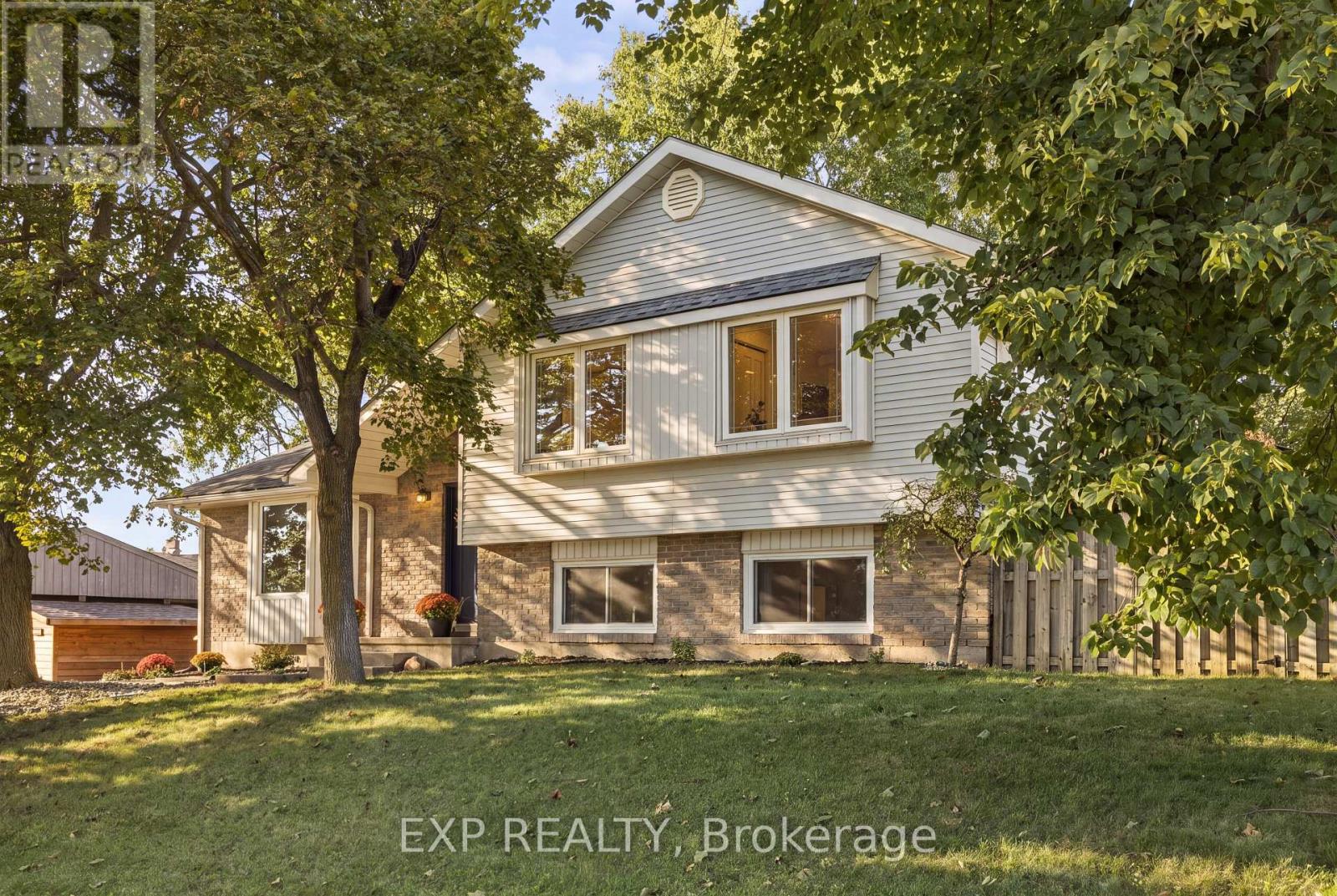 178 LAURENTIAN DRIVE - 1