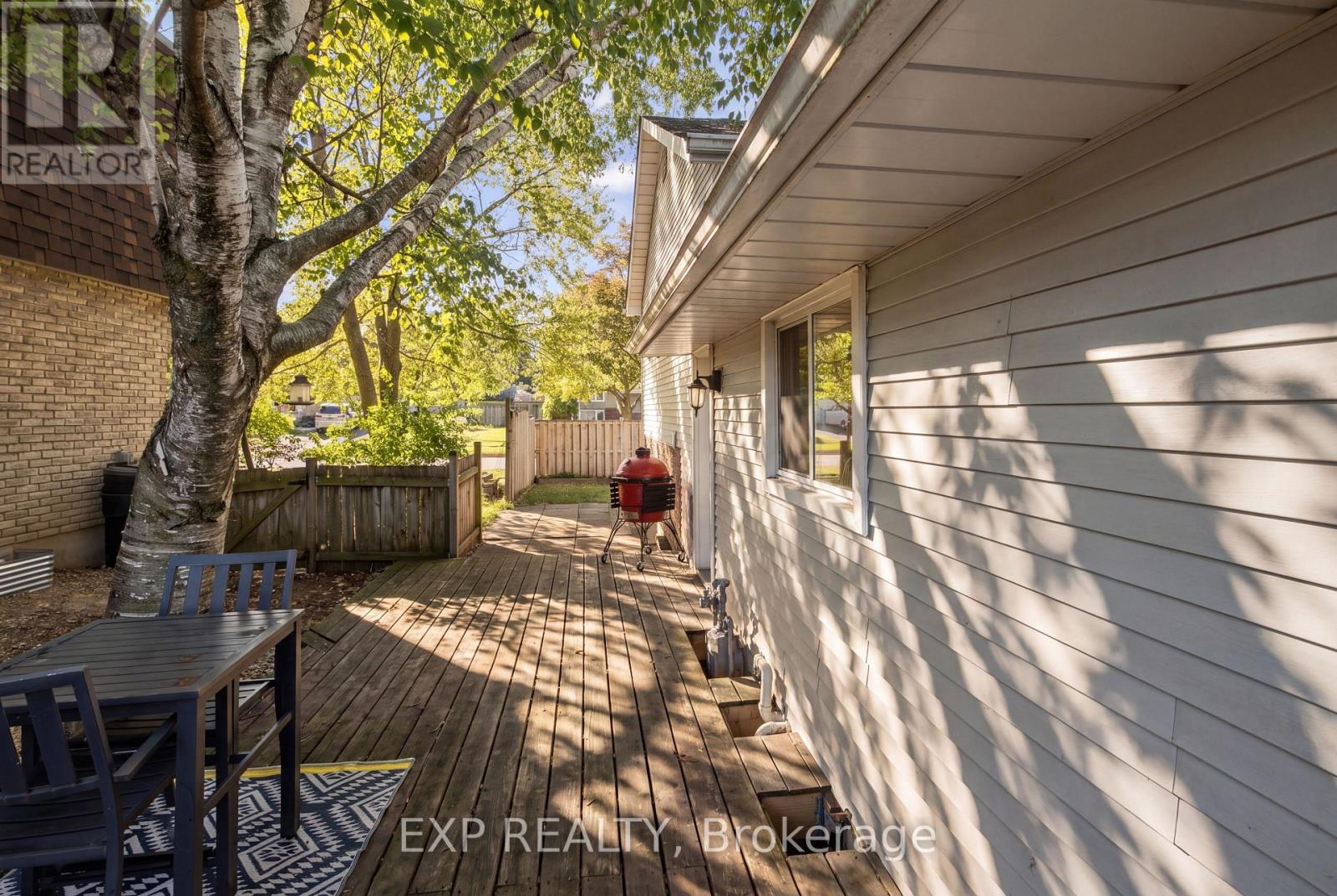 178 LAURENTIAN DRIVE - 32