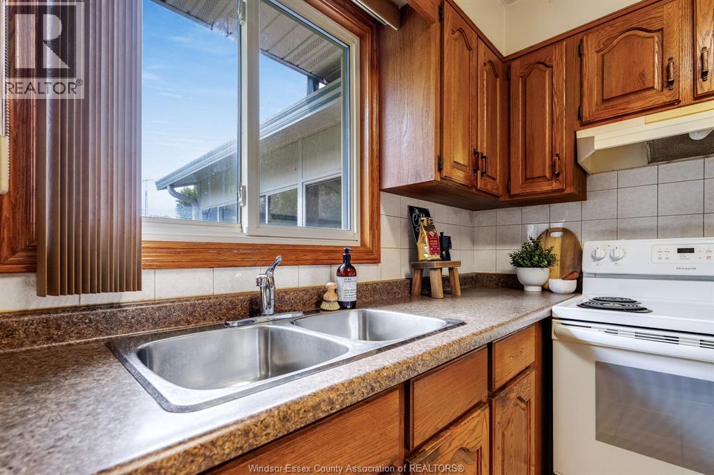 1379 Oxford Ave - 12