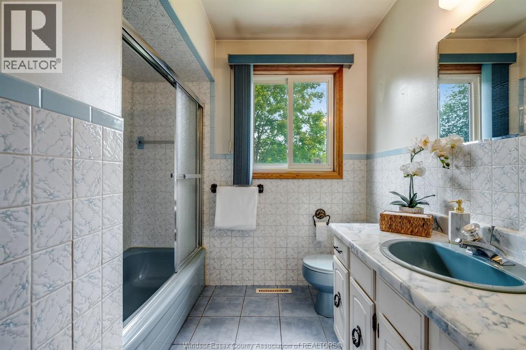 1379 Oxford Ave - 16