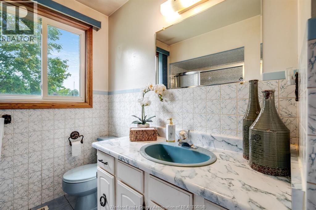 1379 Oxford Ave - 17