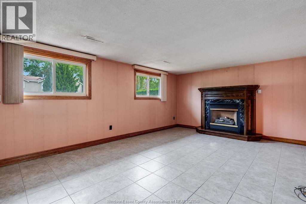1379 Oxford Ave - 22