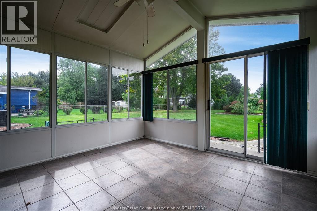 1379 Oxford Ave - 31