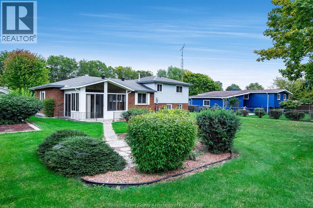 1379 Oxford Ave - 32