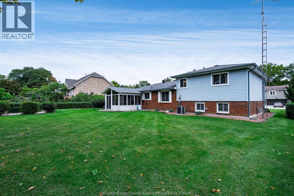1379 Oxford Ave - 34