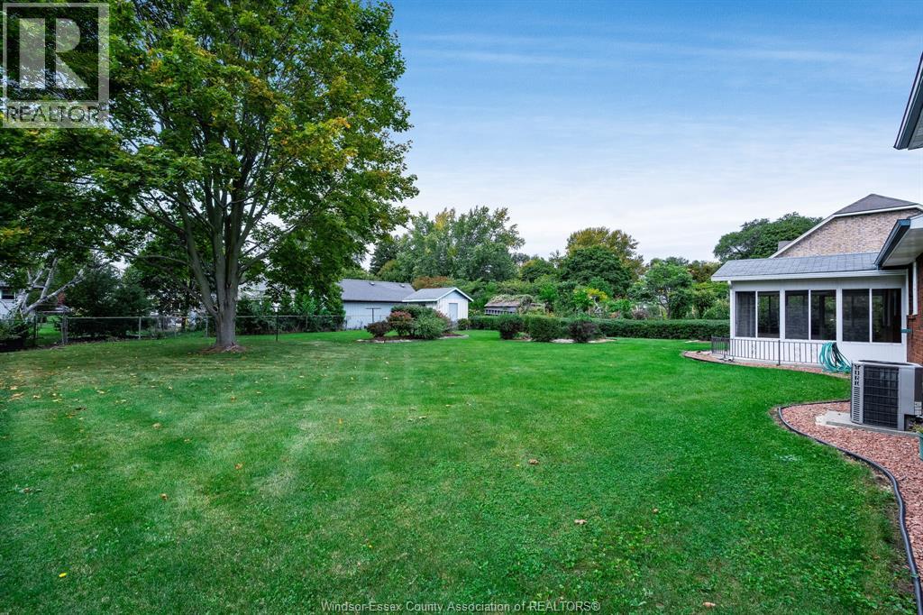 1379 Oxford Ave - 36