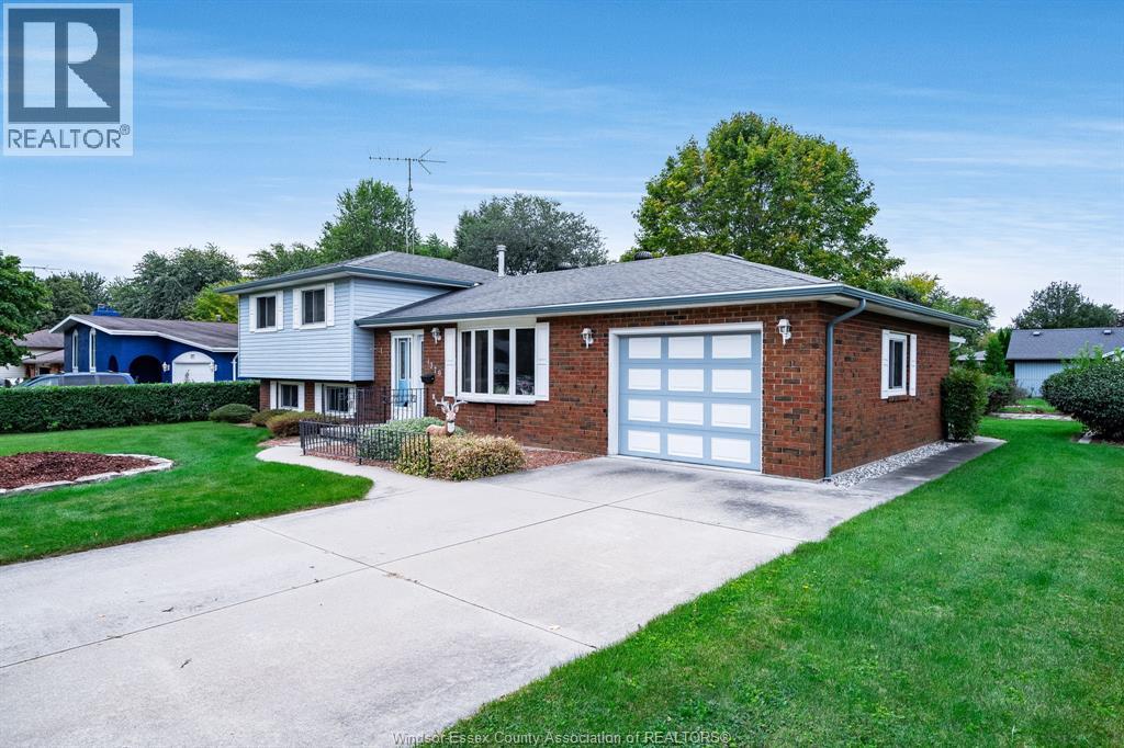 1379 Oxford Ave - 41