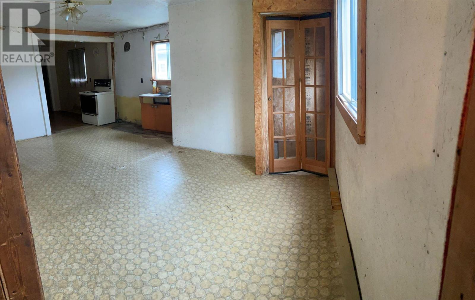 332 Winnipeg ST - 17