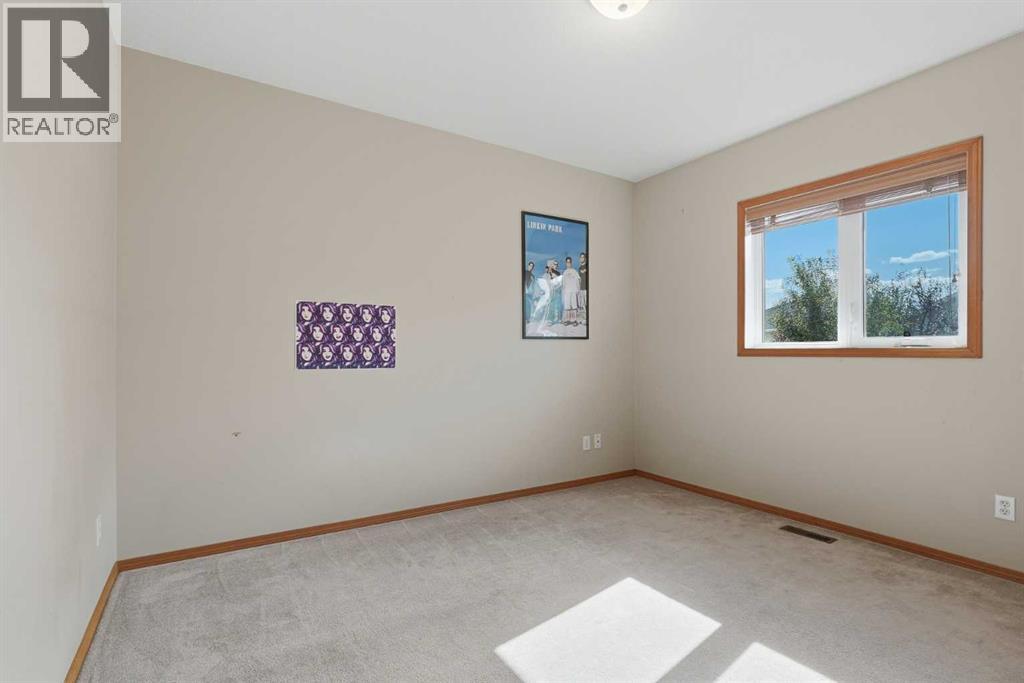 115 Cougar Road N - 16