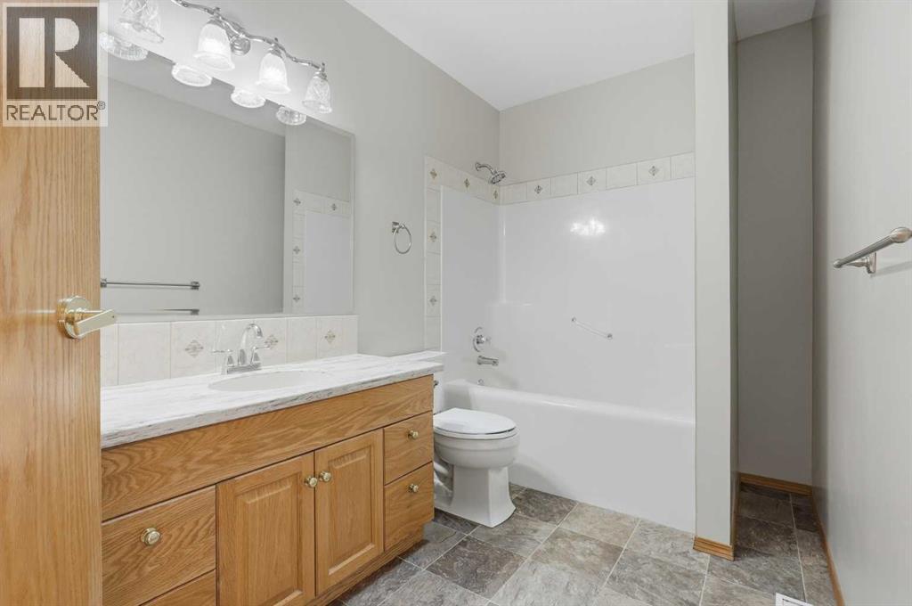 115 Cougar Road N - 19