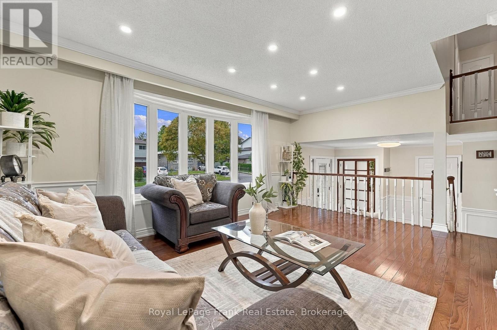 15 HILLIER STREET - 8