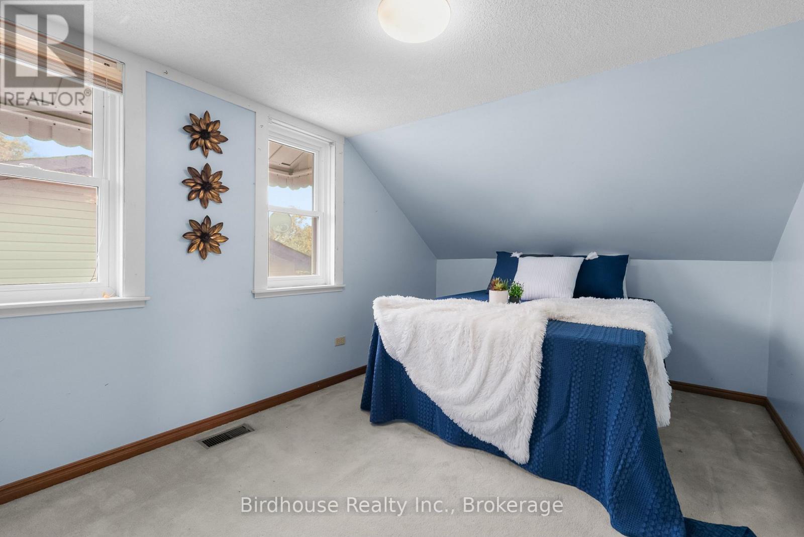 147 EAST STREET N - 22