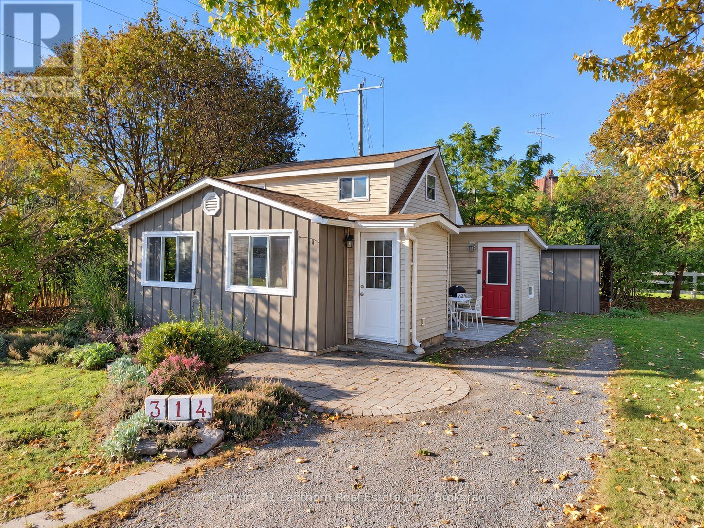 314 Second Avenue, Prince Edward County, ON photo 2