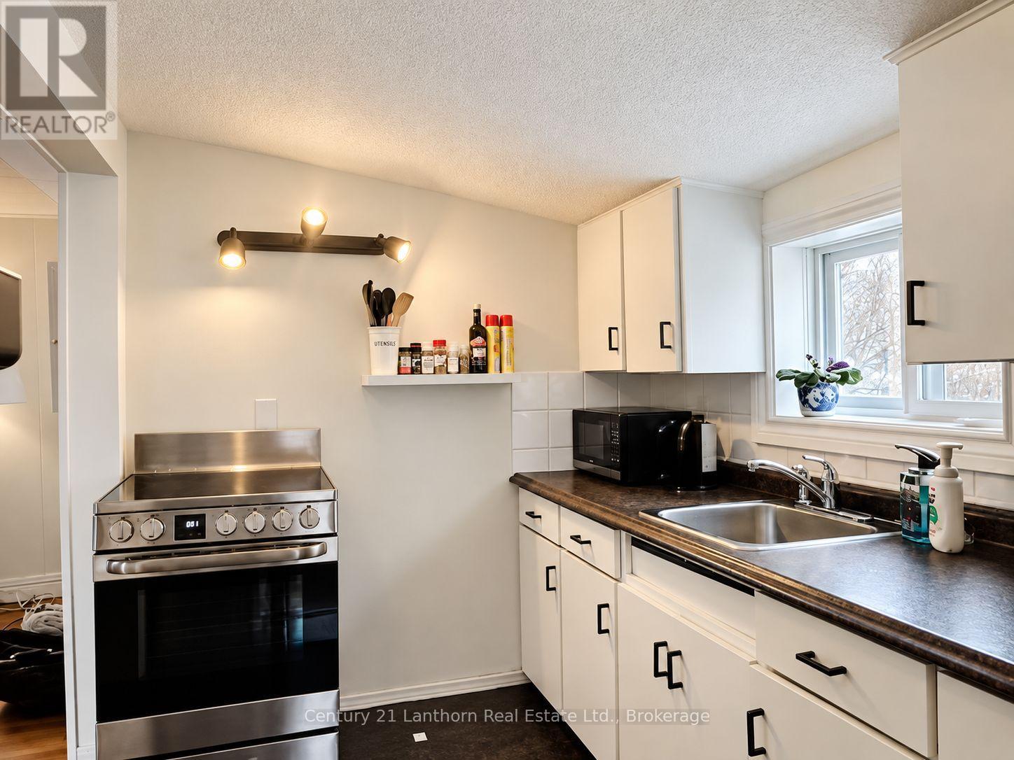 314 Second Avenue, Prince Edward County, ON photo 8