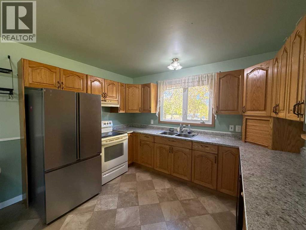 4925 52 Avenue - 2