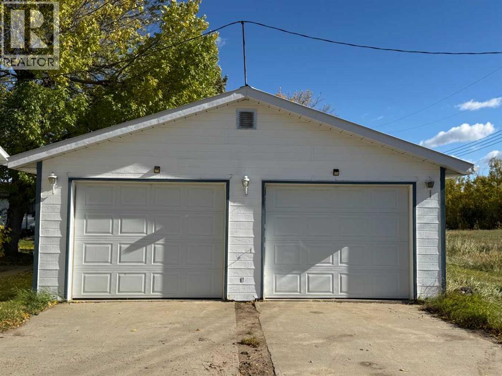 4925 52 Avenue - 19