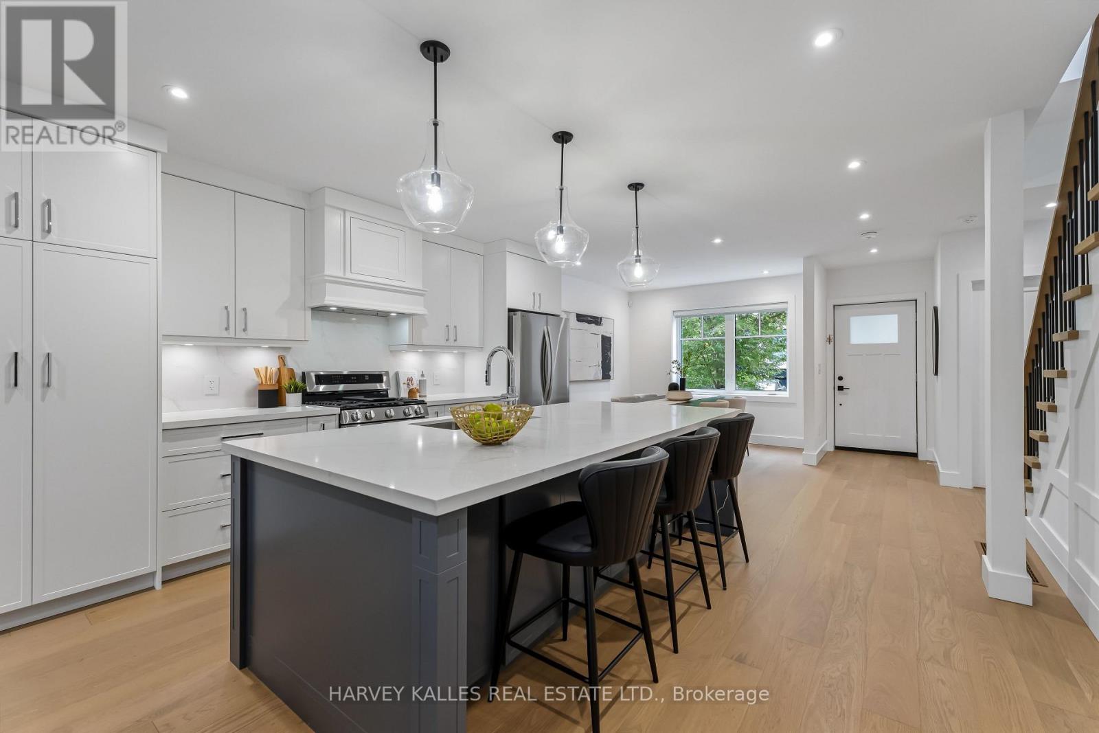 56 Glengarry Avenue, Toronto, ON photo 11