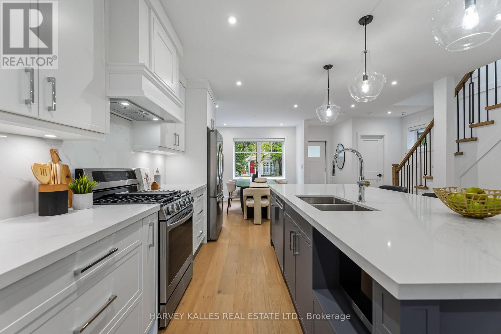 56 Glengarry Avenue, Toronto, ON photo 12