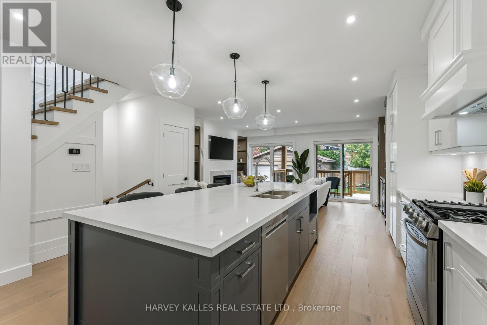 56 Glengarry Avenue, Toronto, ON photo 14