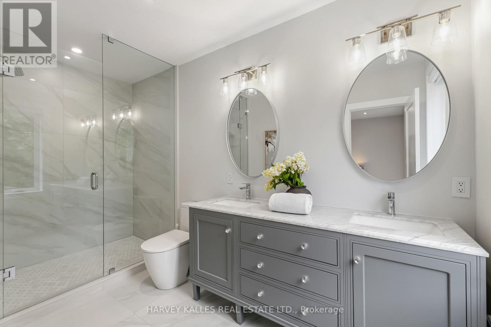 56 Glengarry Avenue, Toronto, ON photo 27