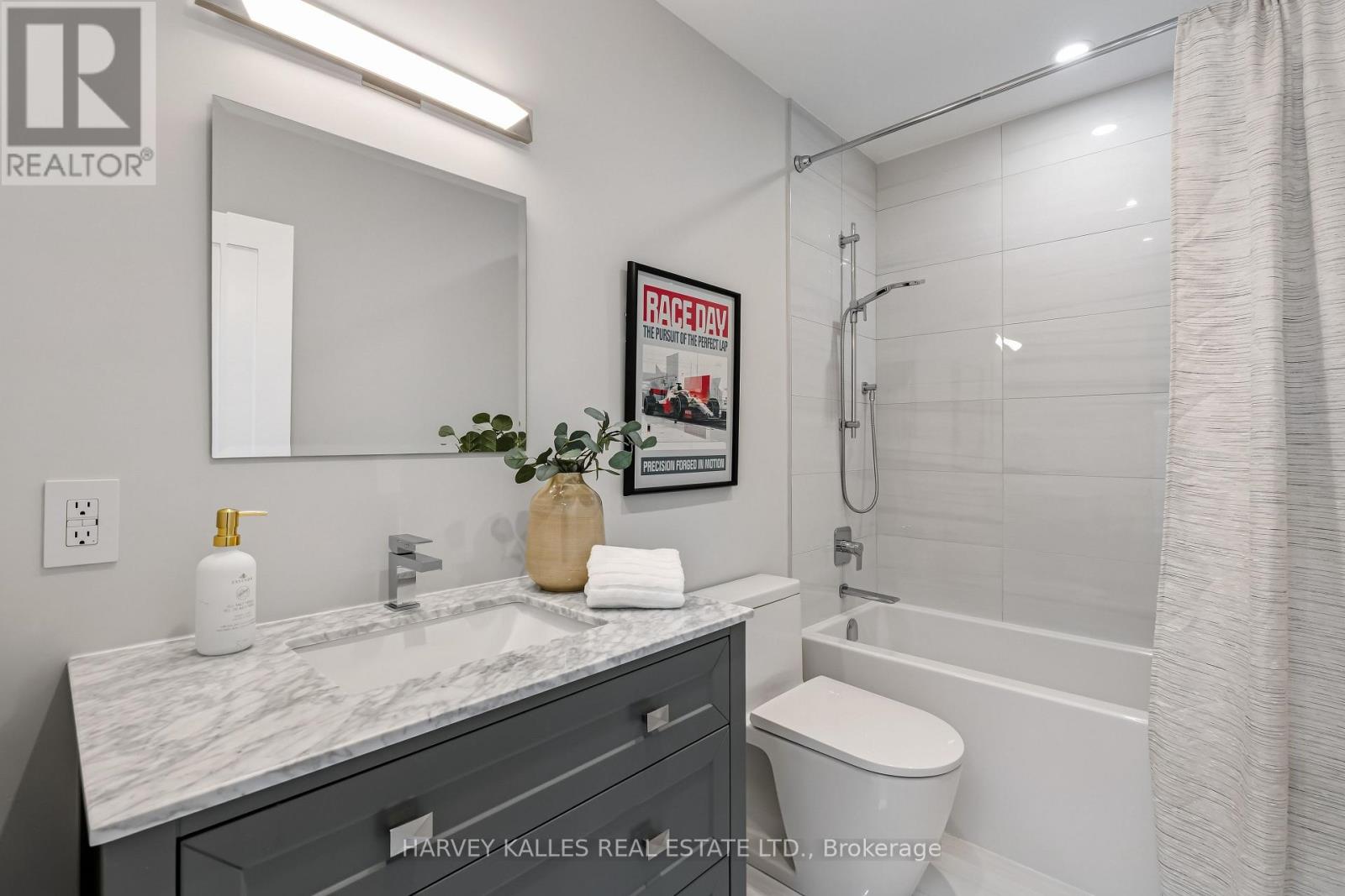 56 Glengarry Avenue, Toronto, ON photo 33