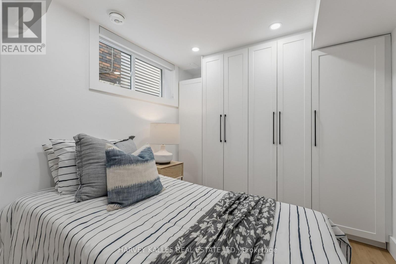 56 Glengarry Avenue, Toronto, ON photo 37
