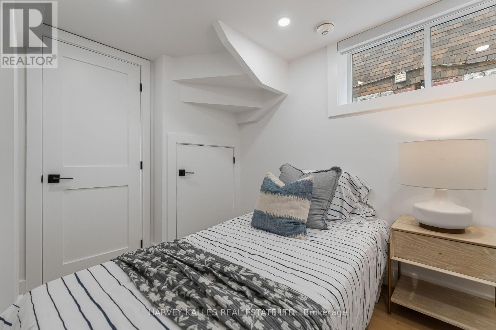 56 Glengarry Avenue, Toronto, ON photo 38