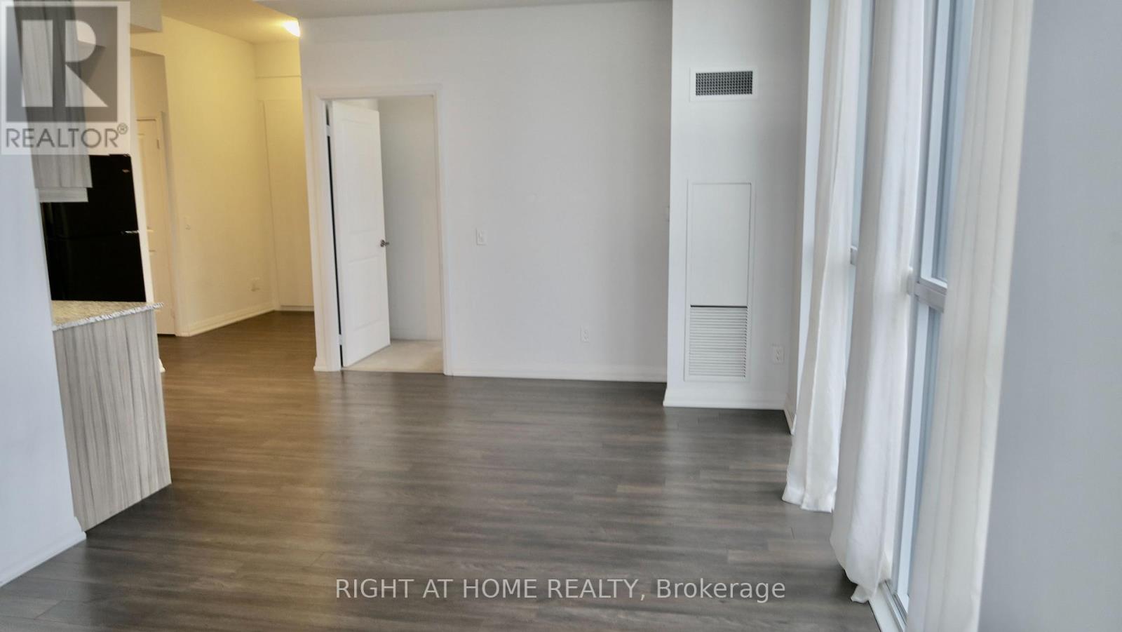 #2707 30 MEADOWGLEN PLACE - 8