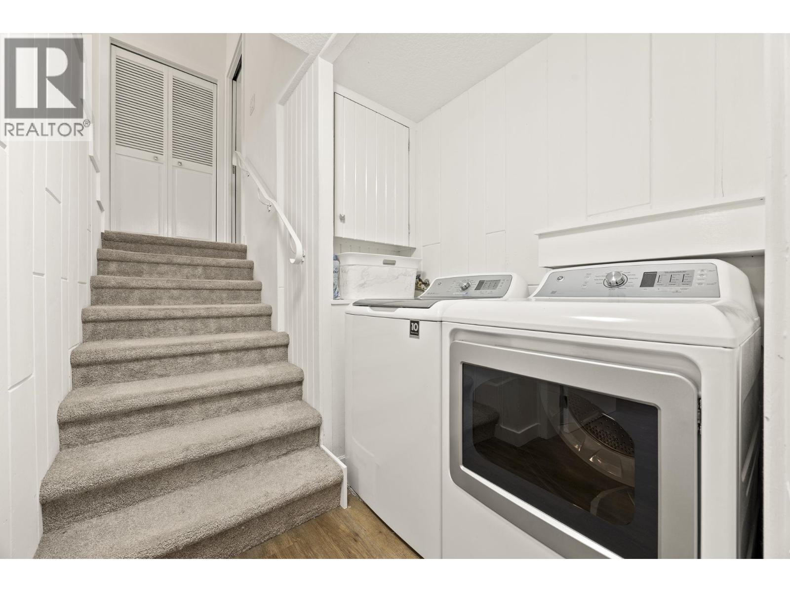 429 NEWLANDS ROAD, West Vancouver