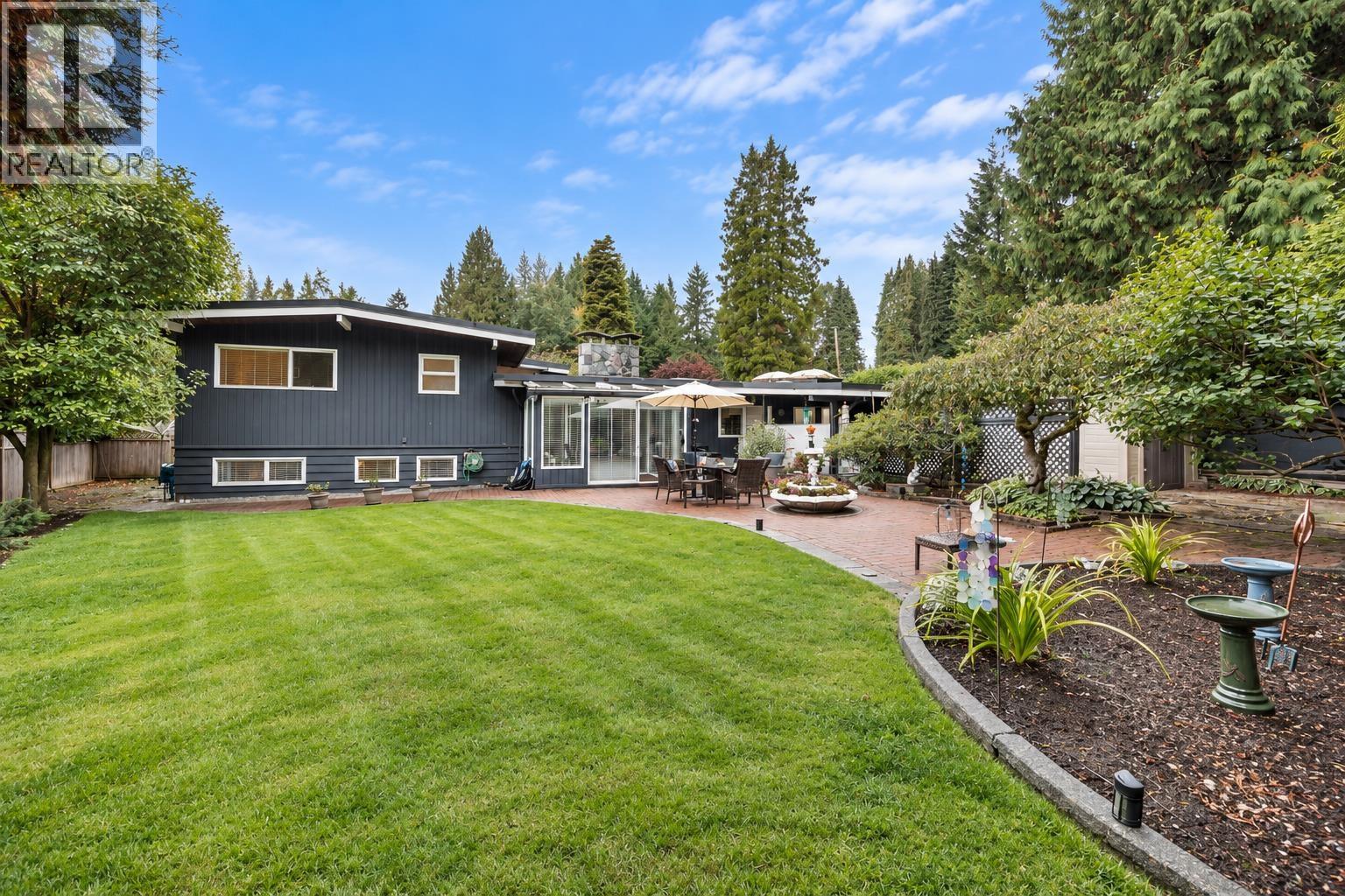 429 NEWLANDS ROAD, West Vancouver