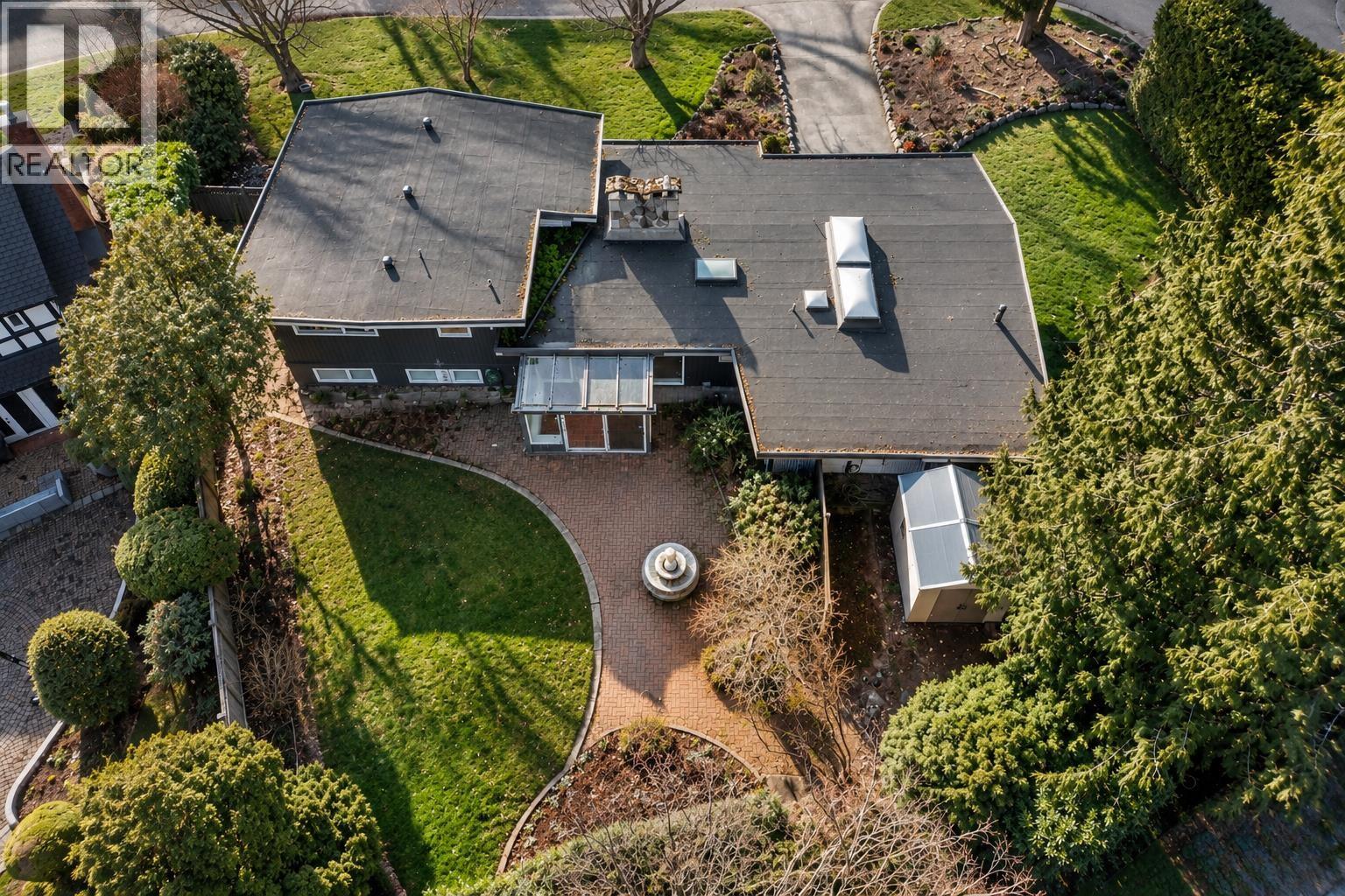 429 NEWLANDS ROAD, West Vancouver
