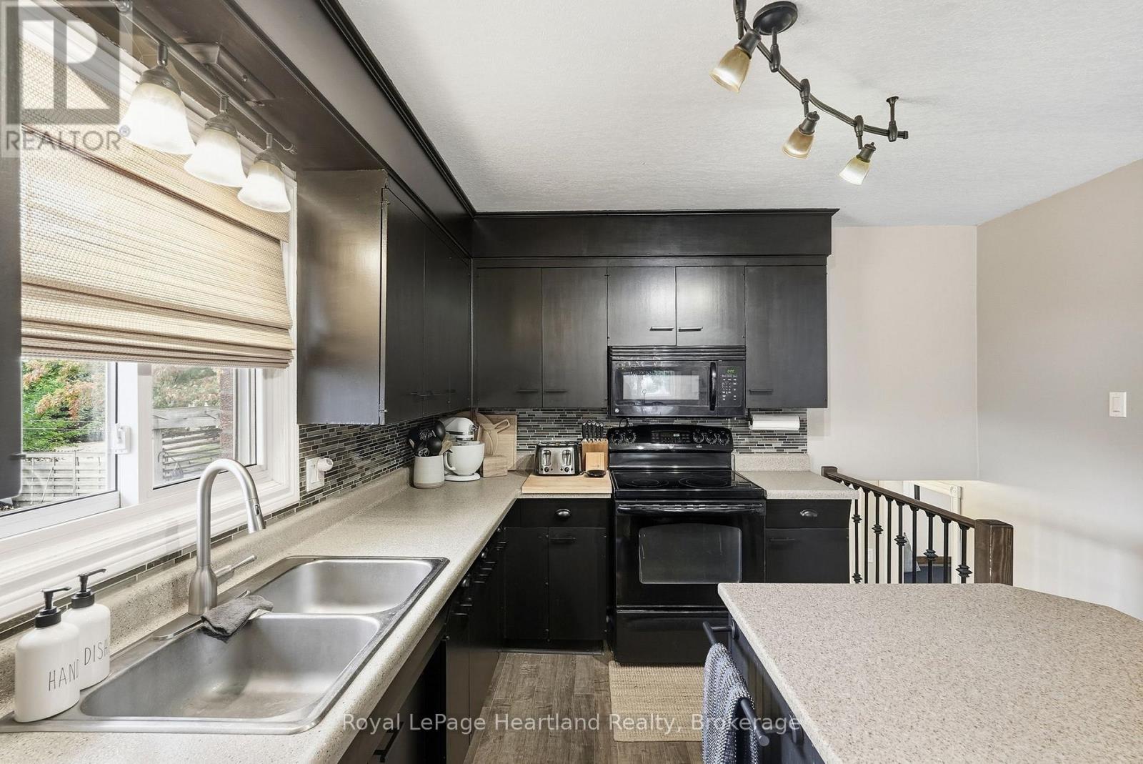 11 WILLIAM STREET N - Image 12