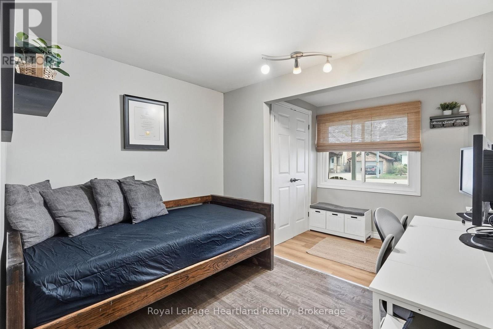 11 WILLIAM STREET N - Image 24