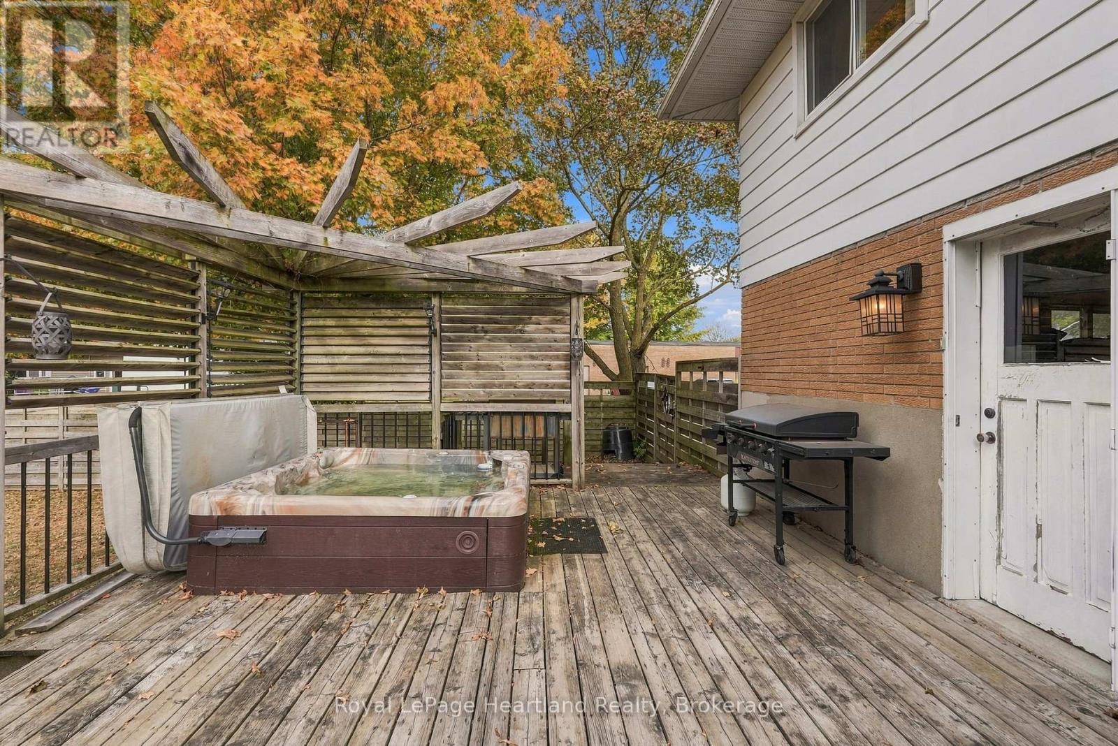 11 WILLIAM STREET N - 33