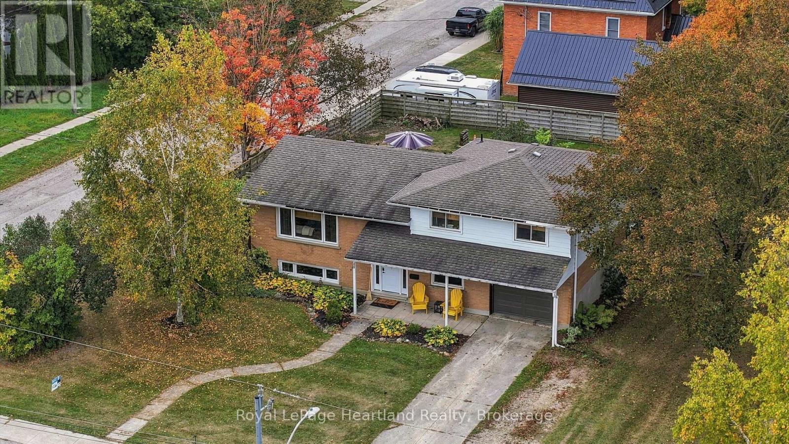11 WILLIAM STREET N - 46