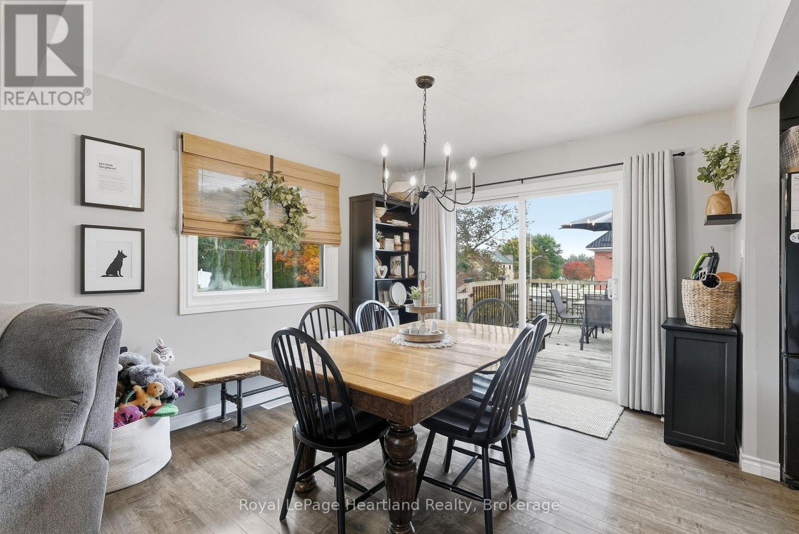 11 WILLIAM STREET N - 9